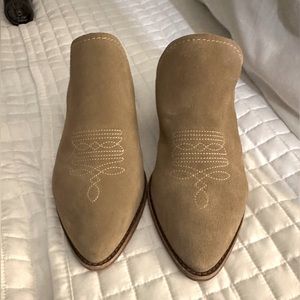 Dolce Vita Shiloh Mules (8 1/2) Excellent Condition